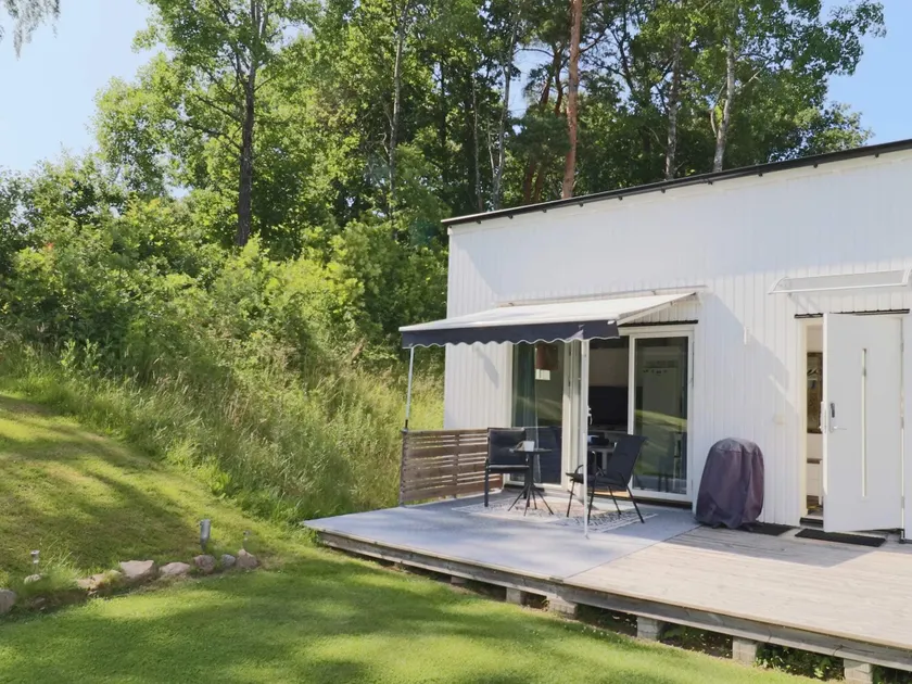 Charming Cottage Surrounded by Nature - Image 1