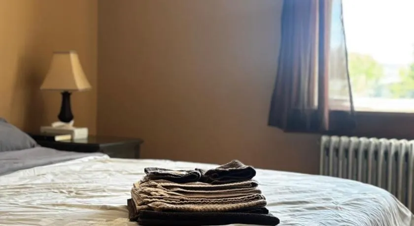 Twin Cities Hotel - Image 1