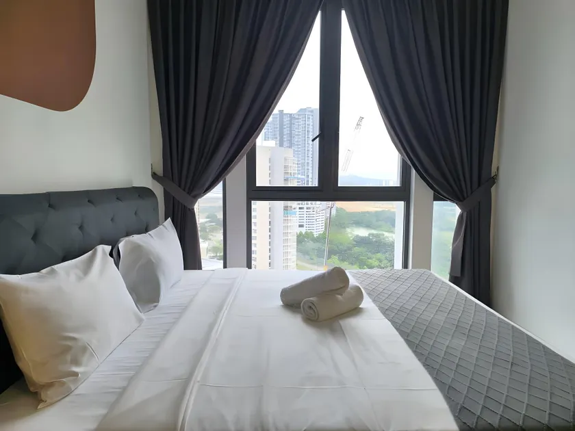 Bring Back Memories@ Medini Kairos Families Suite -3mins drive to Legoland, Pool Garden View - Image 1