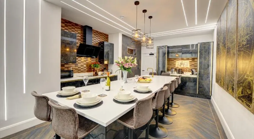 Swish Luxury Holiday Apartments - Image 1