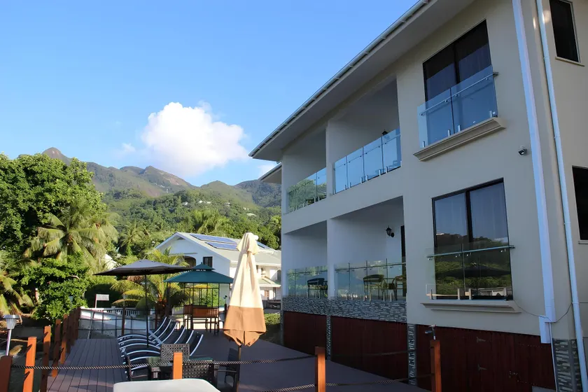 Surfers Cove Apartments - Image 1