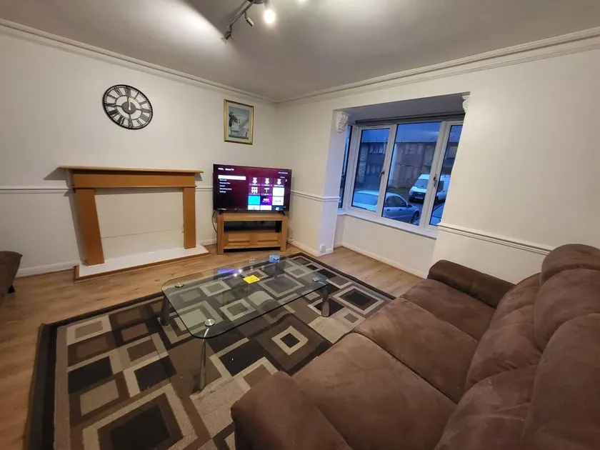 Manor Place Apartment Thamesmead - Image 1