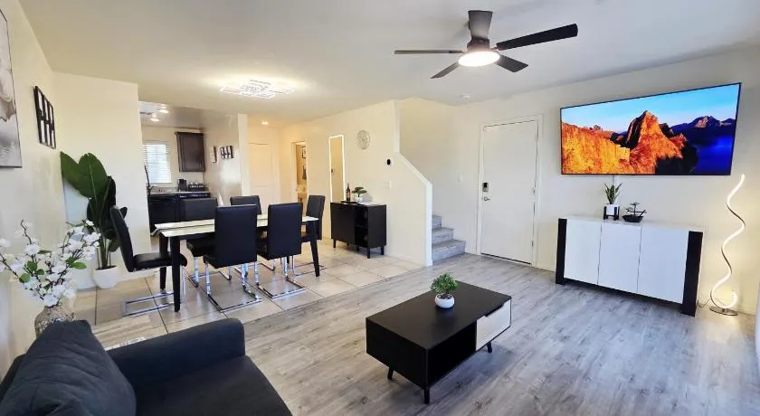 Luxury, Sleek & Modern Vibes! 15 min to Downtown! - Image 1
