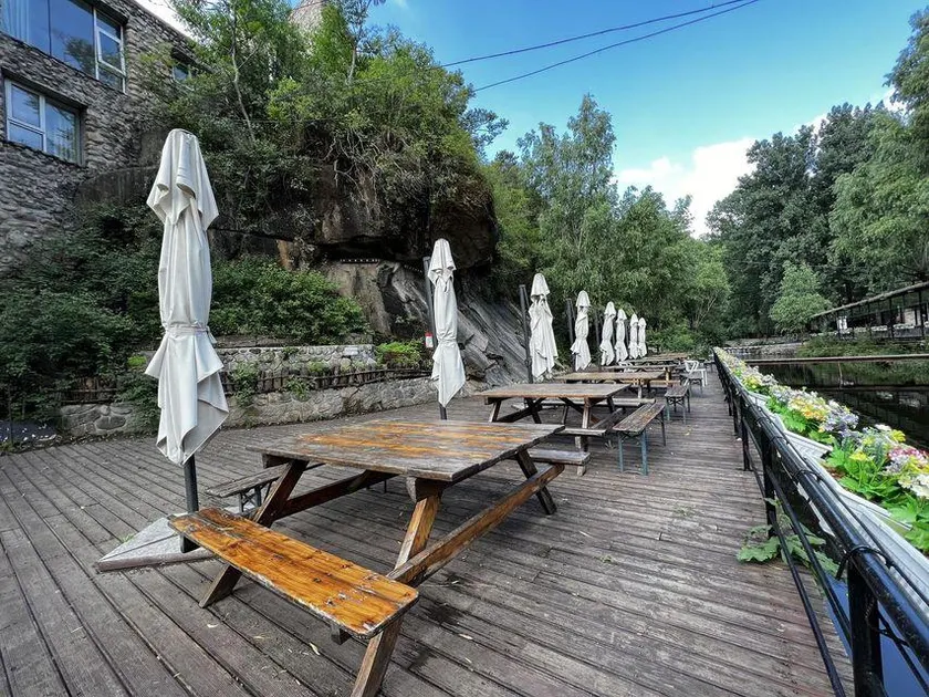 Xianweng Holiday Hotel - Image 1