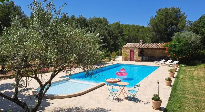 Gîtes Mas des rochers - Case bambou avec Spa et piscine - Image 1