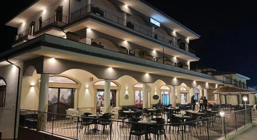 B&B Royal - Image 1