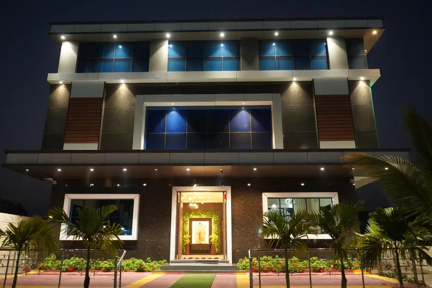 Vakratunda Executive - Image 1