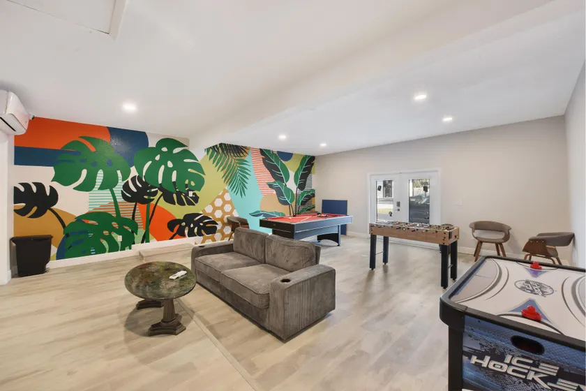Palm Cove Motel  - Image 1