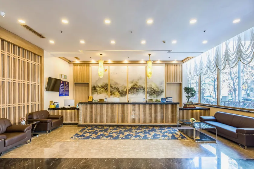Jinfeng Hotel - Image 1