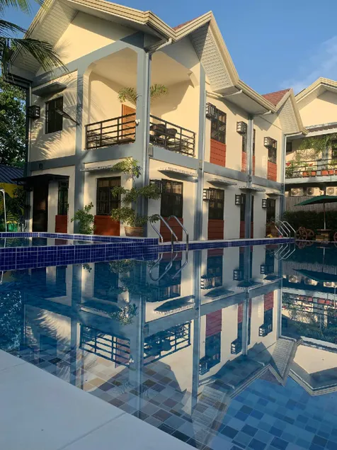 Duran Pool & Guesthouse - Image 1