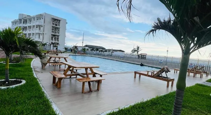 Vista al Mar - Parqueo - Piscina - Salida al Mar - Image 1