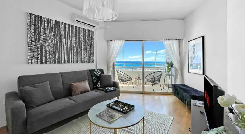 Sea View 1BR With Pool Access - Image 1