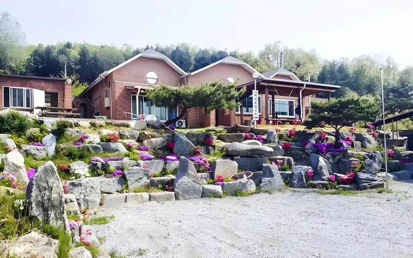 Choongju Garden Arirang Pension - Image 1