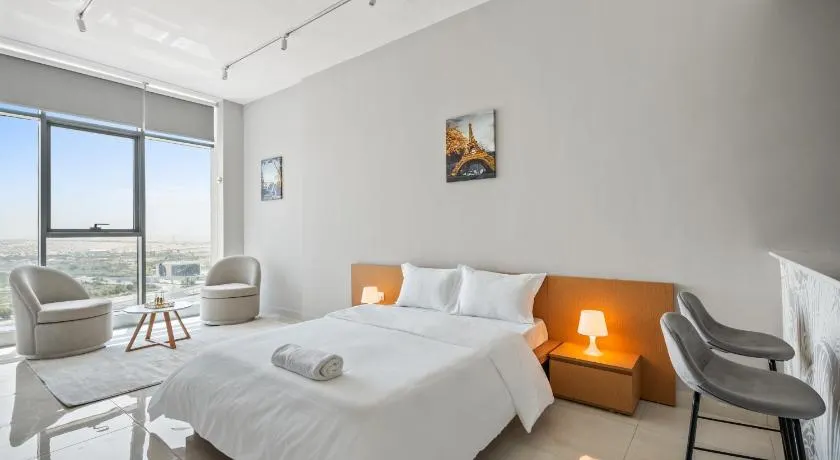 Studio in Dubailand - Bright and Airy - Image 1