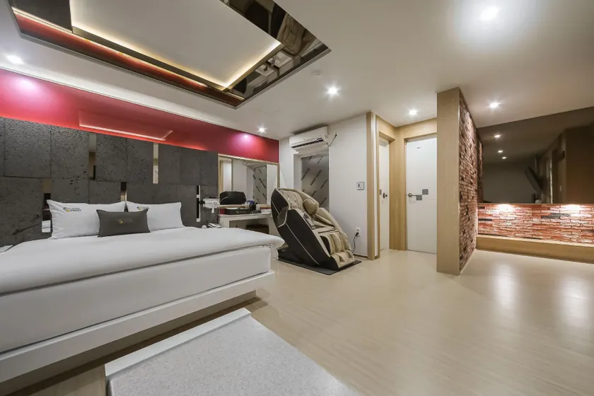 Daegu Geumho District Sweet Hotel - Image 1