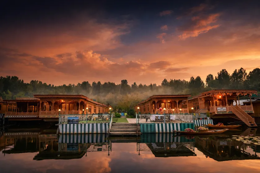 Firdous Houseboats at Dal Lake - Image 1