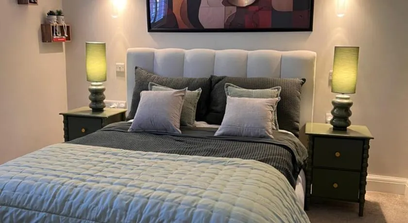 Hearth & Hound Cozy Homestay - Image 1