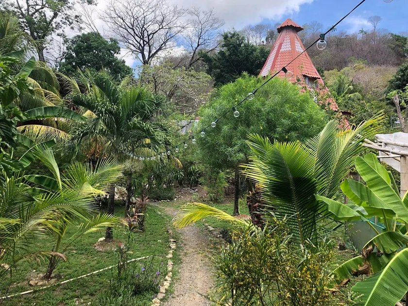 Don Jons Lodge and Restaurant - Image 1