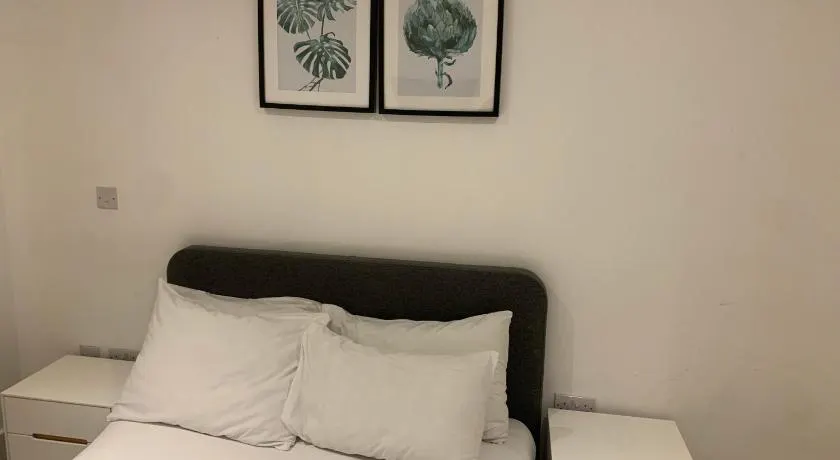 Lovely 1Bed flat 10mins to Canary Wharf & parking - Image 1