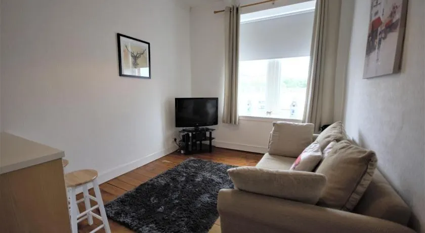 Bright and Cosy West End Apartment - Image 1