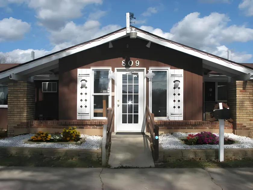 Spinning Wheel Motel - Image 1