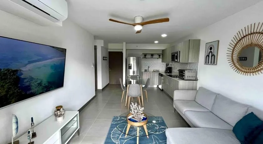 Modern Beach Apartment - Walk to Playa Mantas & Beach Club Access - Image 1