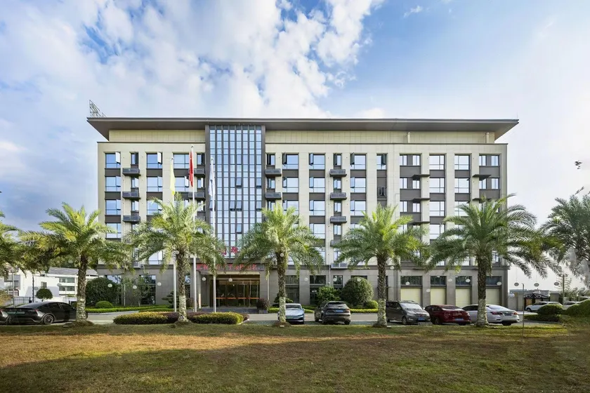 Century Pearl L Hotel - Image 1