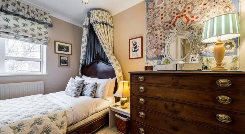 3 bedroom Apartment on Portobello Road in Notting Hill - Image 1