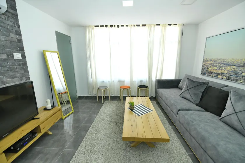 4012 Right! Designed Boutique Suite - Image 1