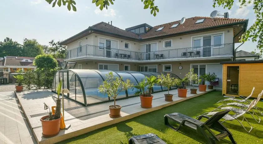 Happy Apartments - Image 1