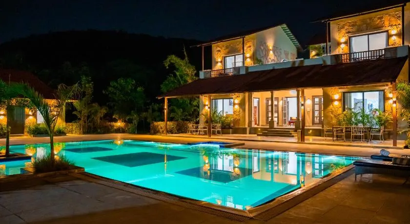 Raas Stays by ELIVAAS Signature 4-BHK Retreat With Private Pool, Gardens, Lounge & Scenic Aravali Views - Image 1