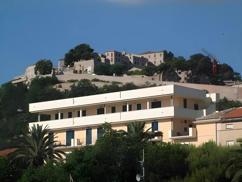 Hotel Capital - Image 1