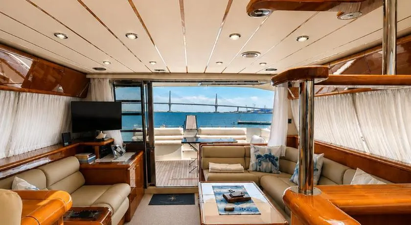 Captain Cangrejo Yacht - Image 1