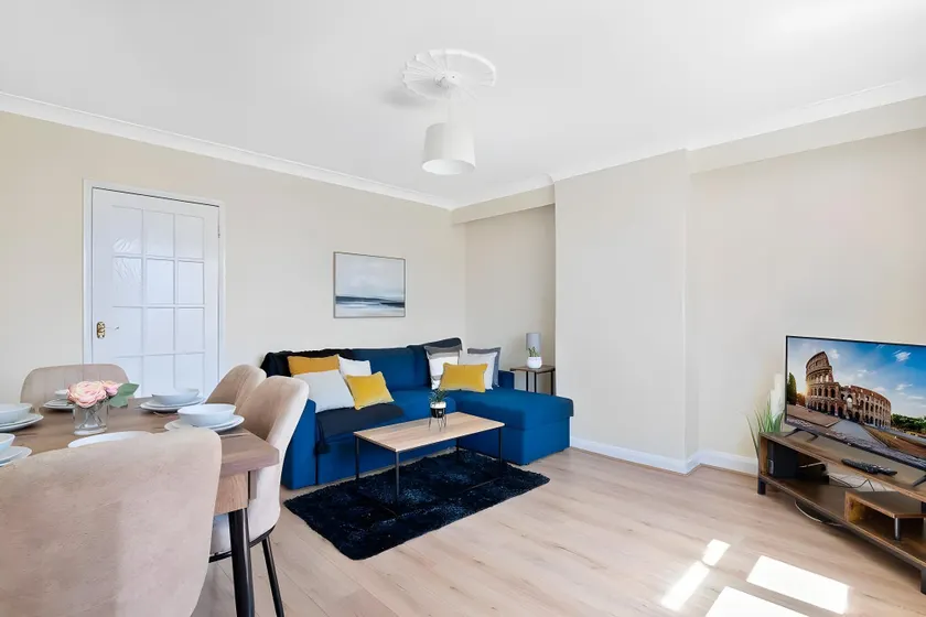 Spacious 3BR House in Enfield North London with Garden - Image 1