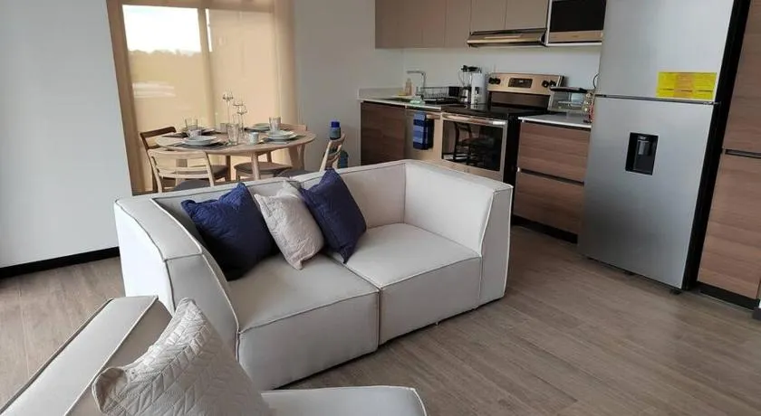Hermoso apartamento nuevo en zona 10! - Image 1