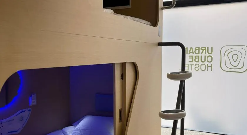 Urban Cube Hostel Sevilla - Image 1