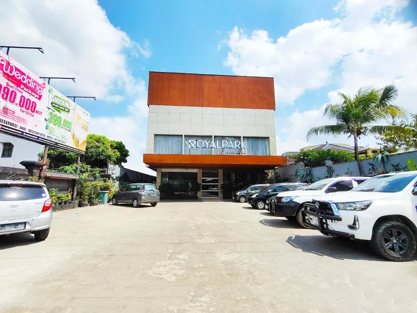 Royal Park Hotel - Image 1