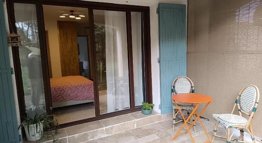 Beau studio dans mas provençal - Image 1