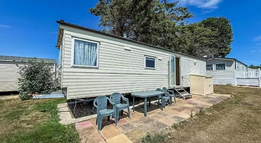 Lovely Caravan At Valley Farm Holiday Park, Sleeps 8 Ref 46127V - Image 1