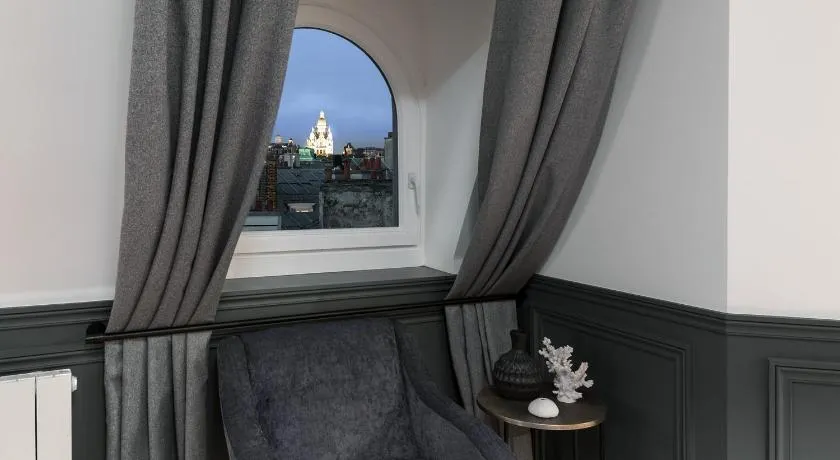 LivinParis - Luxury AC 2 & 3 Bedrooms Le Louvre - Image 1