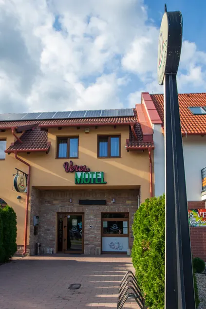 Veres Motel - Image 1
