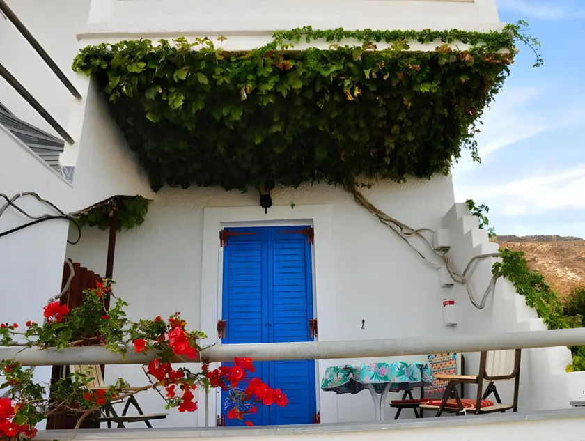 Zeus Apartments - Image 1