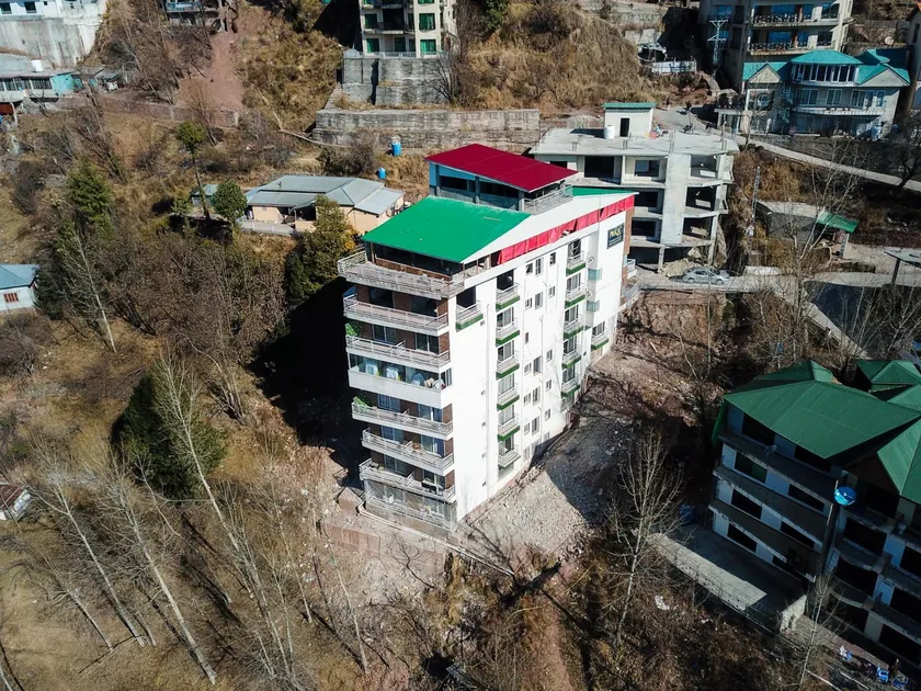Kamboh La Cloud Hotel and Apartments - Image 1