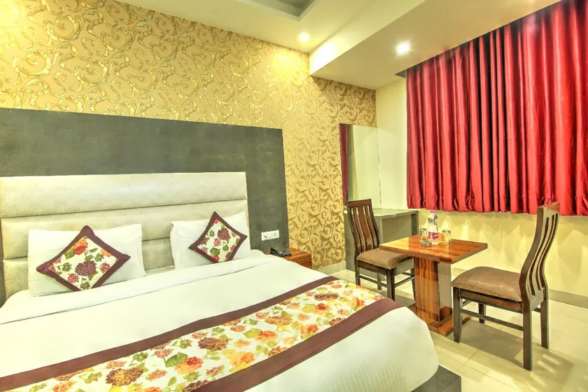 Hotel Smart Inn Near IGI Airport & Free Airport Drop - Image 1