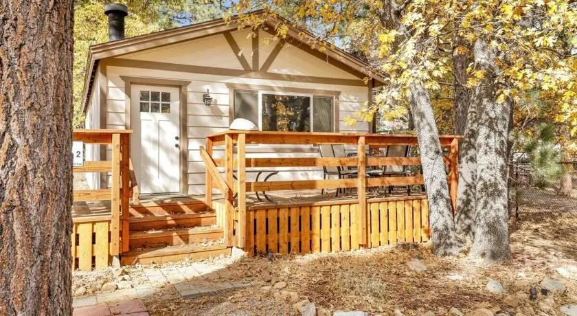 Holmes Away from Home - Cozy Big Bear Retreat - Image 1