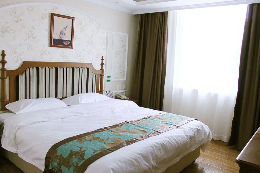 Tangla Town Holiday Hotel - Image 1