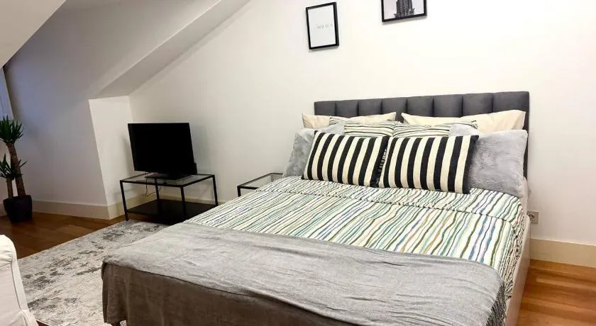 Lisbon Bairro Alto Apartments Free Parking - Image 1