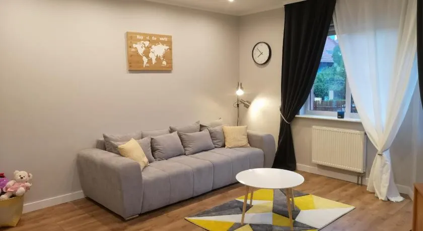 Green Yew Apartment - Image 1