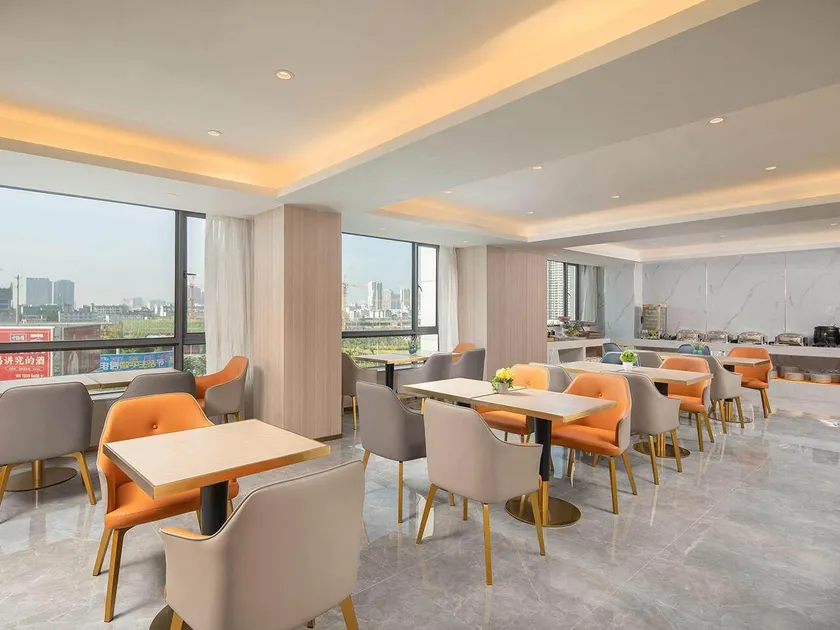 Kyriad Marvelous Hotel Guigang Wuyue Plaza High-speed Railway Station - Image 1