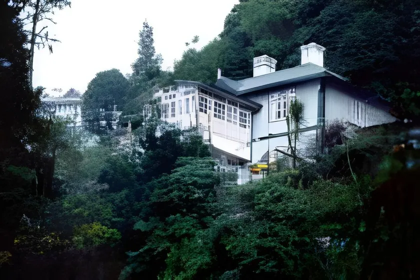 Dekeling Hotel - Image 1